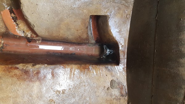 Rat wall drain valve